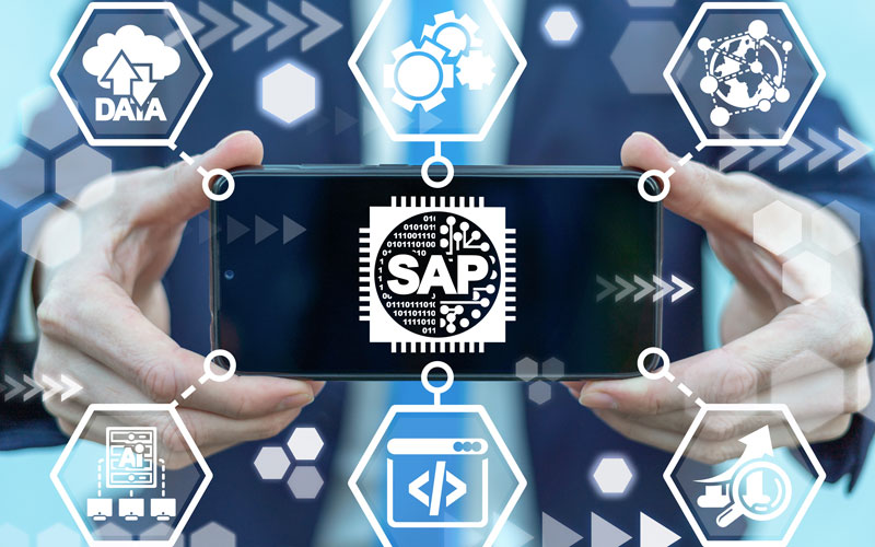 Smartphone mit SAP Logo in 2 Händen