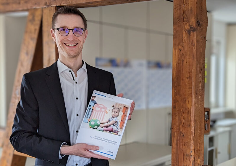 Daniel Piekorz mit dem Bericht „Situation und Verbesserungspotenziale der Kindertagesstätten in der Stadt Göttingen“
